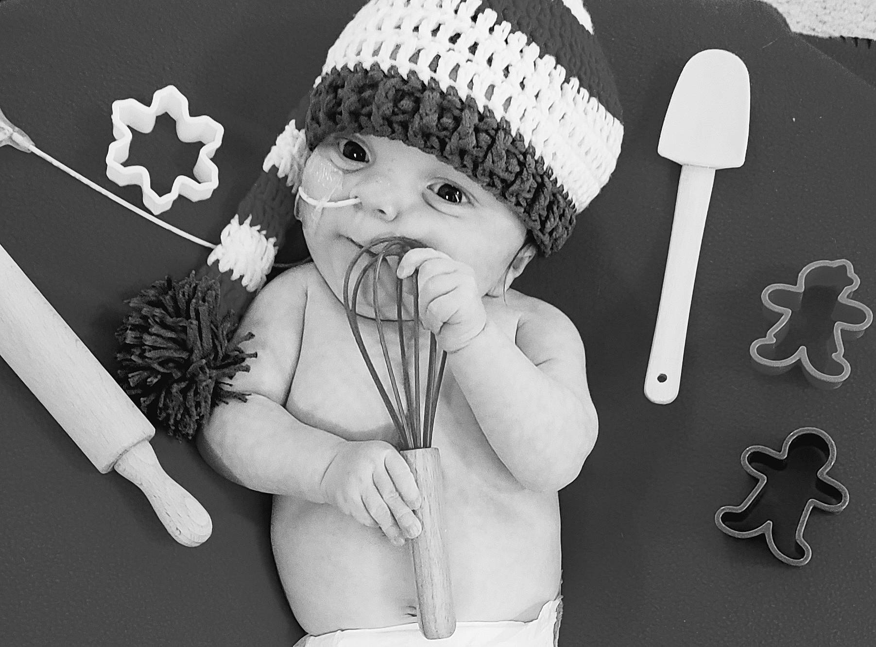 David is registered to the contest to win money with this photo: baby, baby_toddler_clothing, black, black_and_white, cap, child, eye, eyelash, facial_expression, finger, flash_photography, font, gesture, happy, monochrome, monochrome_photography, person, photograph, style, toddler