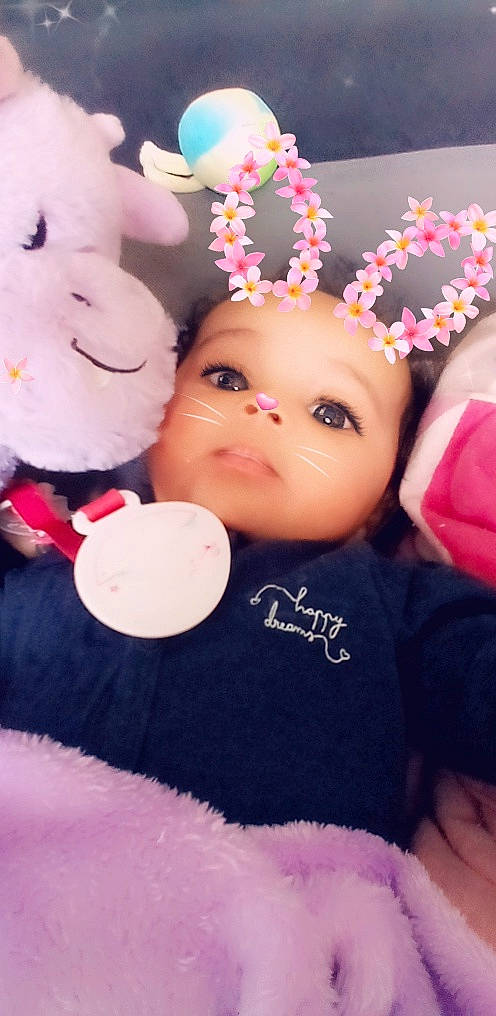 Hanae Brouillard participe au concours pour gagner de l'argent avec cette photo : baby, baby_toddler_clothing, cap, drinkware, eye, facial_expression, happy, head, headband, headgear, headpiece, organ, person, pink, skin, stuffed_toy, teddy_bear, textile, toddler, toy