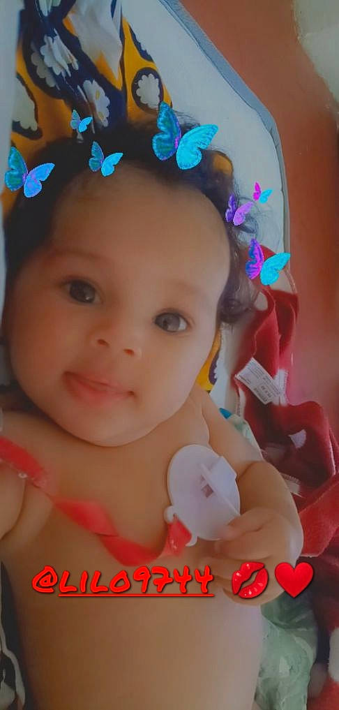 Hanae Brouillard a rejoint le concours — aidez-le/la à gagner de superbes lots ! baby, baby_toddler_clothing, cheek, child, chin, eye, eyebrow, eyelash, facial_expression, happy, headband, headgear, headpiece, iris, lip, person, petal, pink, skin, smile