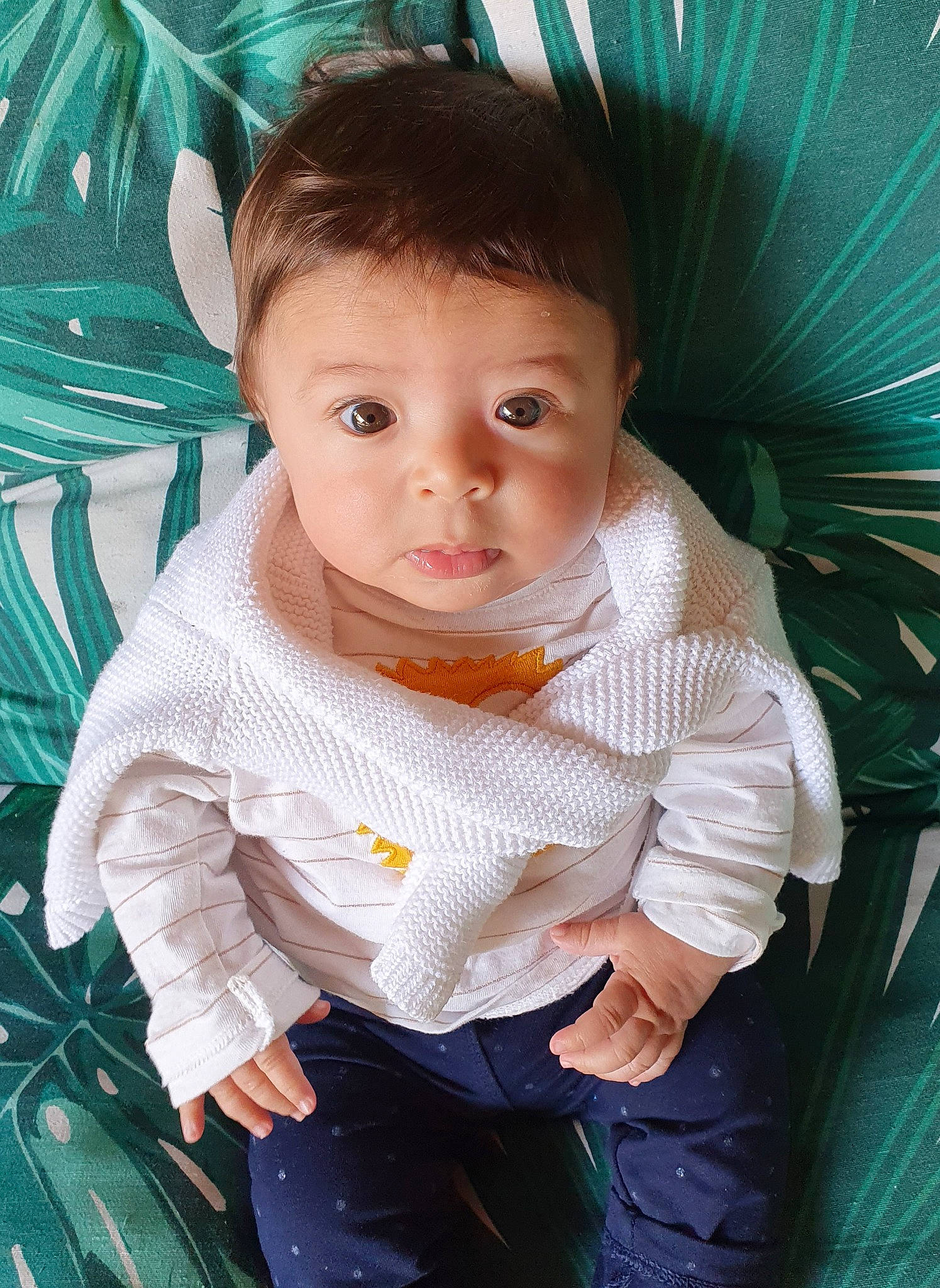 Sarah participe au concours pour gagner de l'argent avec cette photo : baby, baby_toddler_clothing, cheek, child, chin, cool, eyelash, grass, green, happy, iris, lip, mouth, neck, nose, person, sitting, skin, sleeve, standing