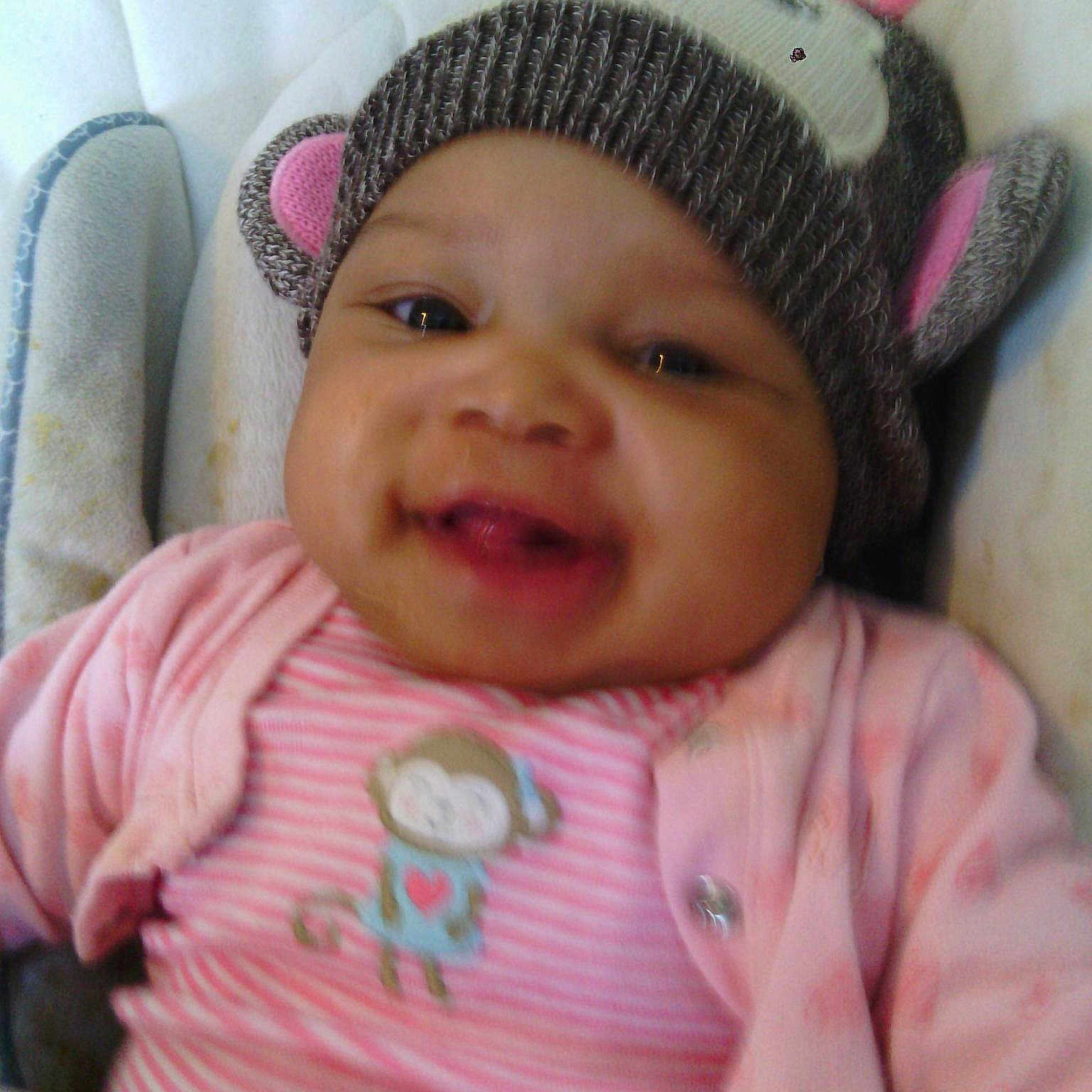 Jolie is registered to the contest to win money with this photo: