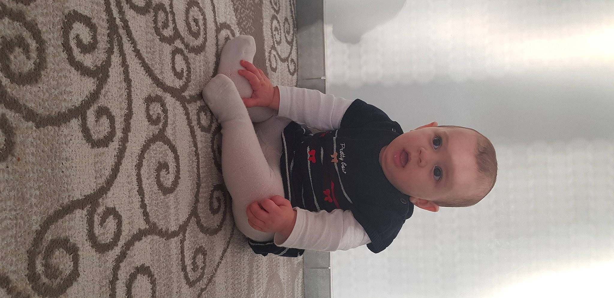 Aya a rejoint le concours — aidez-le/la à gagner de superbes lots ! arm, baby, beauty, child, elbow, finger, flash_photography, gesture, hand, happy, human_body, leg, pattern, person, plant, sitting, smile, surprise, toddler, tree