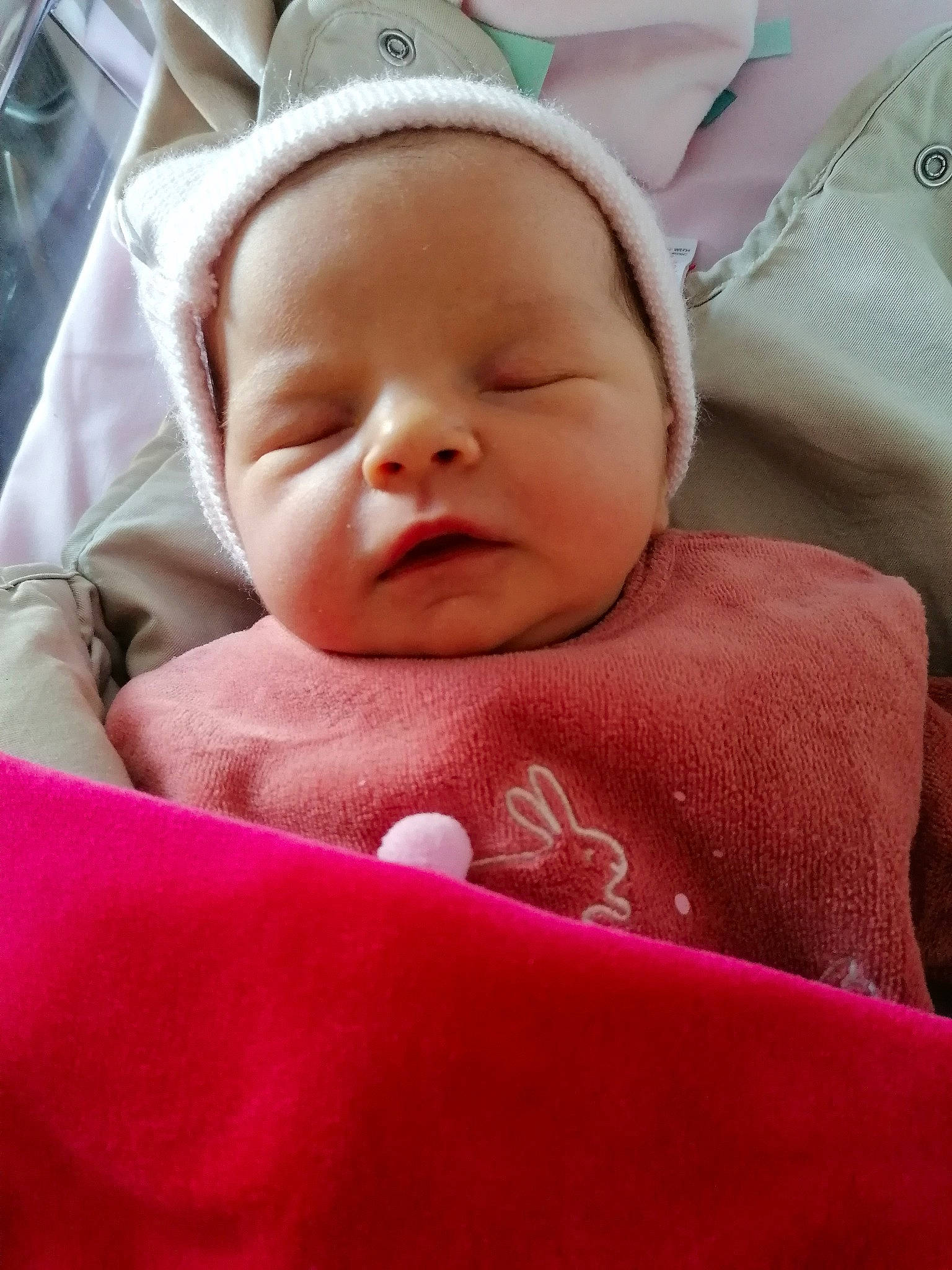 Pauline a rejoint le concours — aidez-le/la à gagner de superbes lots ! baby, baby_sleeping, birth, cheek, child, face, head, lip, nose, person, pink, skin, sleep, toddler