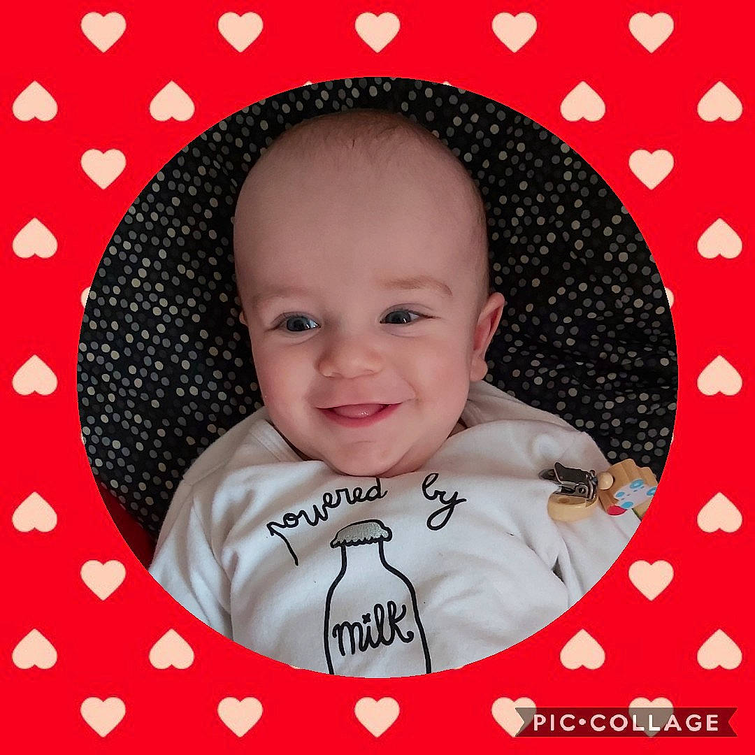 Gabriel a rejoint le concours — aidez-le/la à gagner de superbes lots ! baby, baby_products, baby_toddler_clothing, cheek, child, circle, design, joy, pattern, person, photography, pink, polka_dot, product, textile, toddler