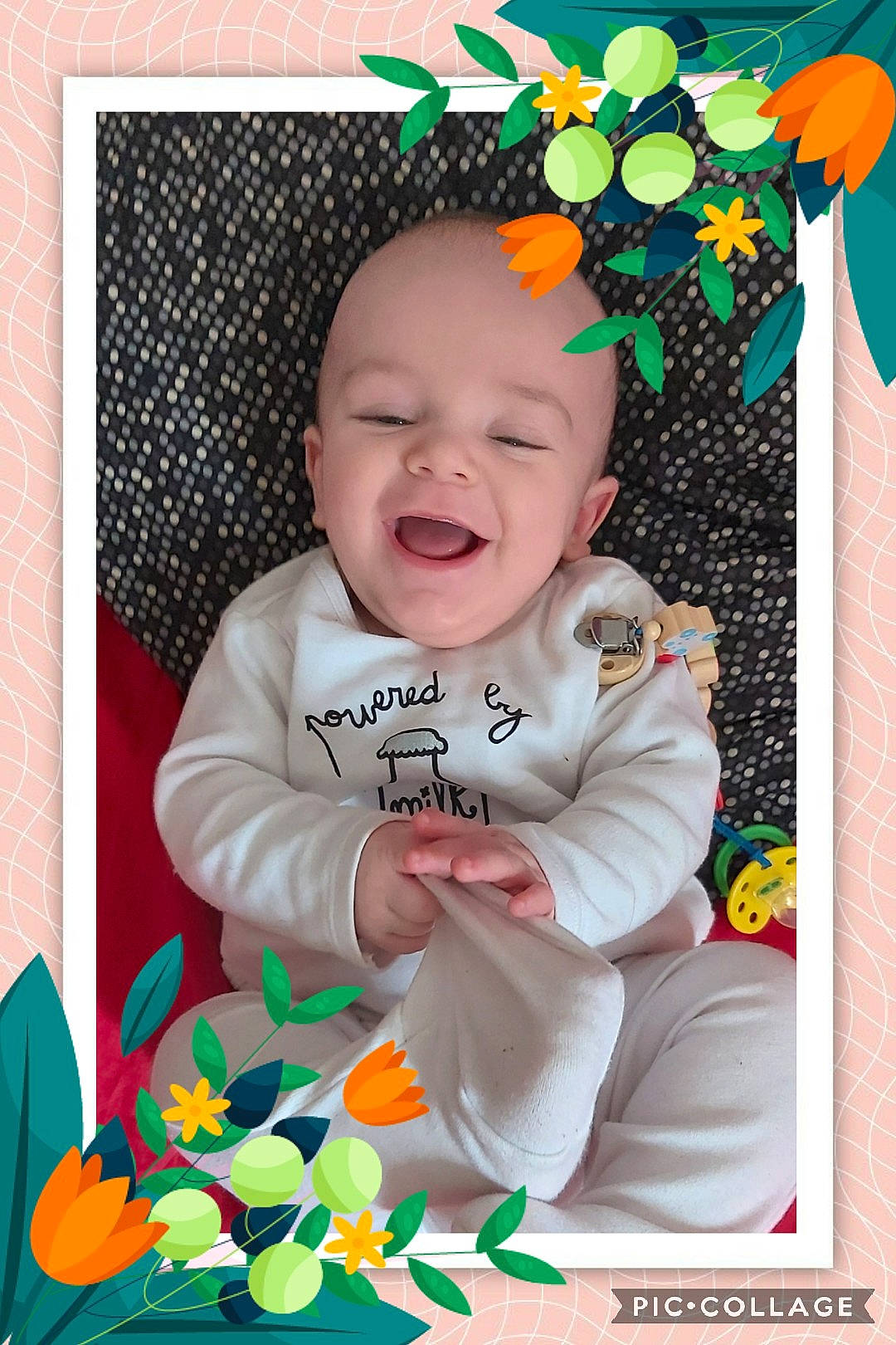 Gabriel a rejoint le concours — aidez-le/la à gagner de superbes lots ! baby, child, flower, happy, person, photo_caption, photography, photomontage, picture_frame, product, smile, toddler
