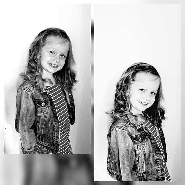 Lilou participe au concours pour gagner de l'argent avec cette photo : black_and_white, child, child_model, facial_expression, family, hairstyle, joy, monochrome, monochrome_photography, outerwear, people, person, photo_shoot, photograph, photography, portrait, portrait_photography, sibling, smile, snapshot