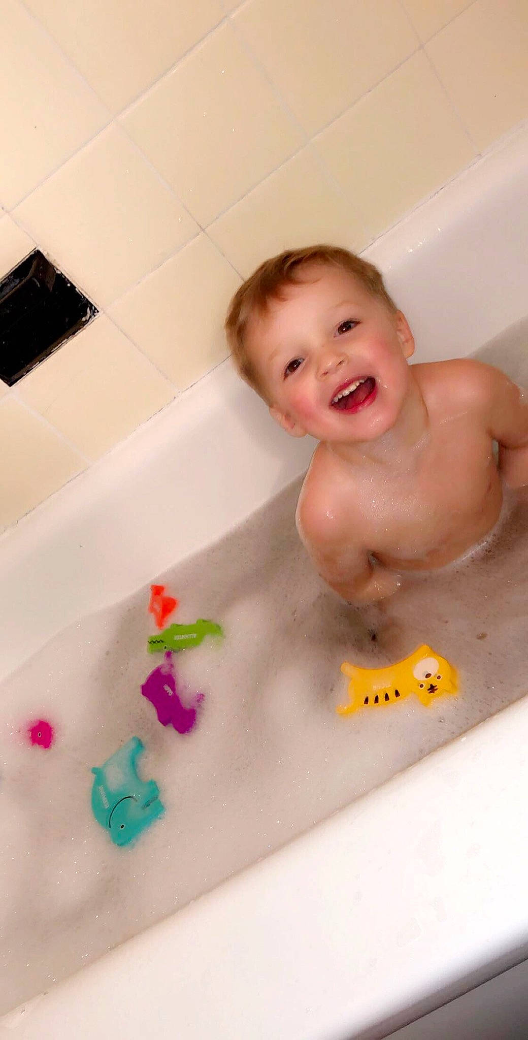 Keagan is registered to the contest to win money with this photo: baby, baby_bathing, bathing, bathtub, child, joy, person, plumbing_fixture, room, skin, toddler