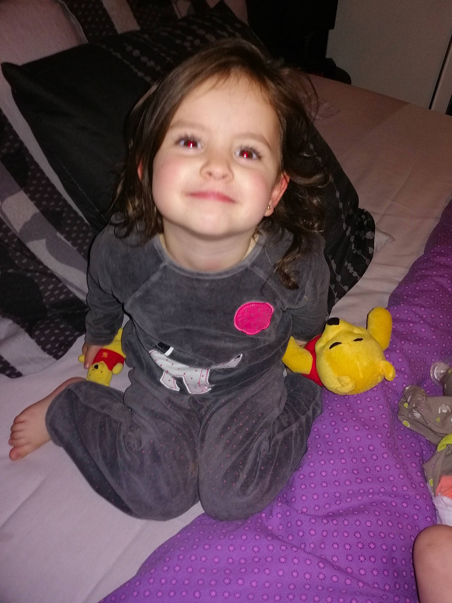 Annabelle a rejoint le concours — aidez-le/la à gagner de superbes lots ! baby, cheek, child, eye, face, fun, head, iris, joy, person, play, sitting, skin, smile, toddler