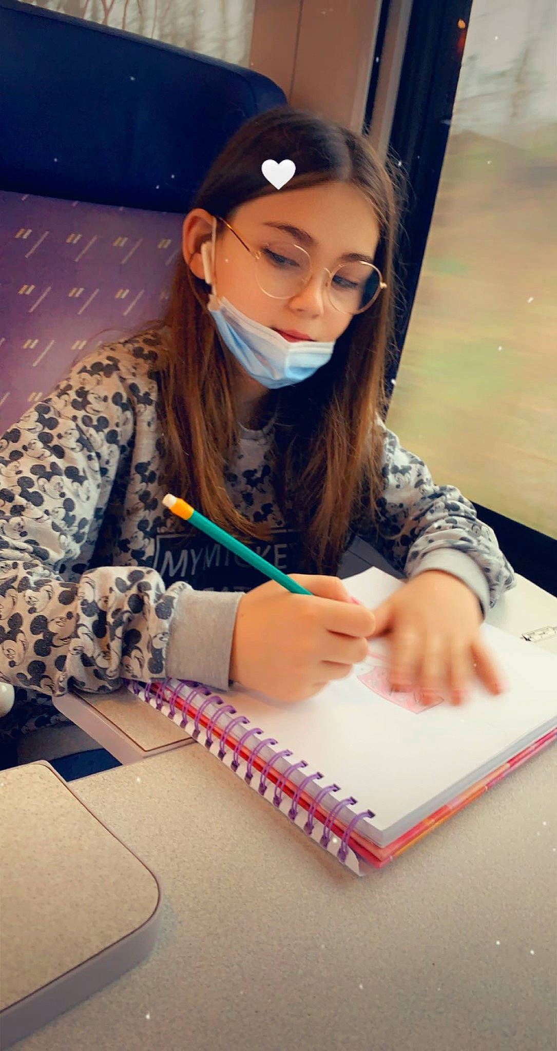 Tamara participe au concours pour gagner de l'argent avec cette photo : automotive_design, beauty, chair, desk, electronic_device, eyewear, fashion_design, fun, hairstyle, homework, human, jewellery, office_instrument, office_supplies, pen, person, snapshot, table, writing, writing_implement