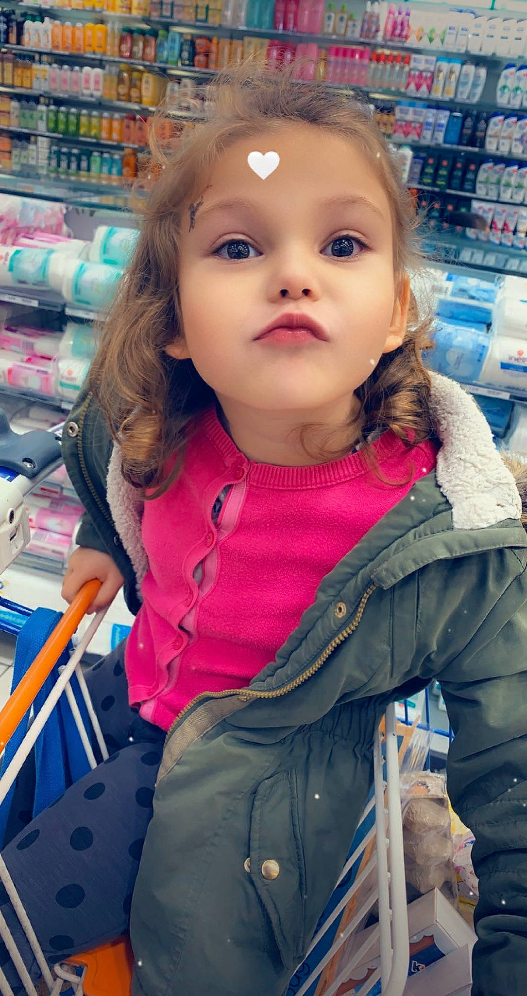 Gloria participe au concours pour gagner de l'argent avec cette photo : beauty, blue, cheek, child, customer, eye, eyelash, fun, hairstyle, happy, iris, lip, nose, organ, people, person, photograph, pink, shelf, shopping