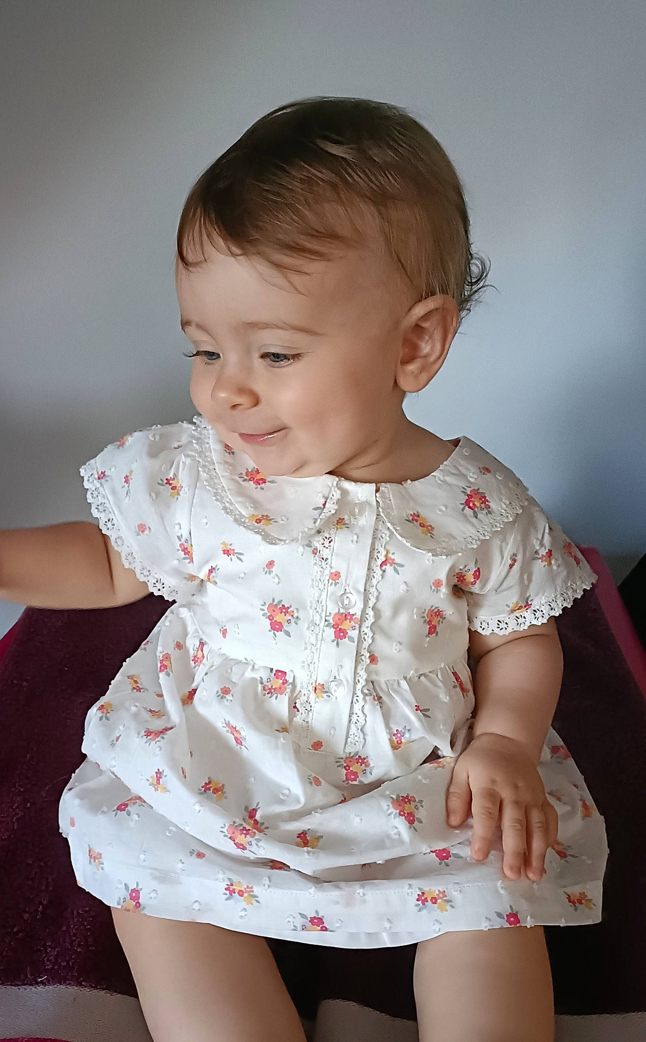 Eva participe au concours pour gagner de l'argent avec cette photo : baby, baby_toddler_clothing, cheek, chin, collar, dress, face, flash_photography, hair, happy, iris, lip, neck, one_piece_garment, person, shoulder, skin, sleeve, smile, toddler