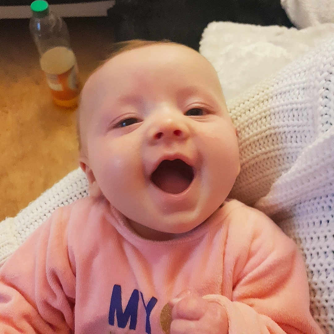 Lilou participe au concours pour gagner de l'argent avec cette photo : baby, baby_making_funny_faces, cheek, child, face, facial_expression, head, laugh, lip, mouth, nose, smile, toddler