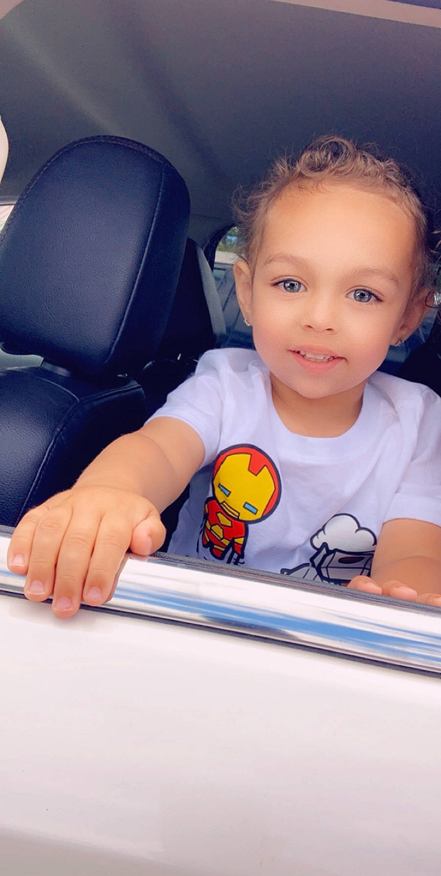 Kye is registered to the contest to win money with this photo: automotive_design, automotive_exterior, cheek, chin, comfort, eyebrow, facial_expression, finger, fun, hairstyle, happy, joy, nose, person, product, skin, smile, t_shirt, technology, thumb