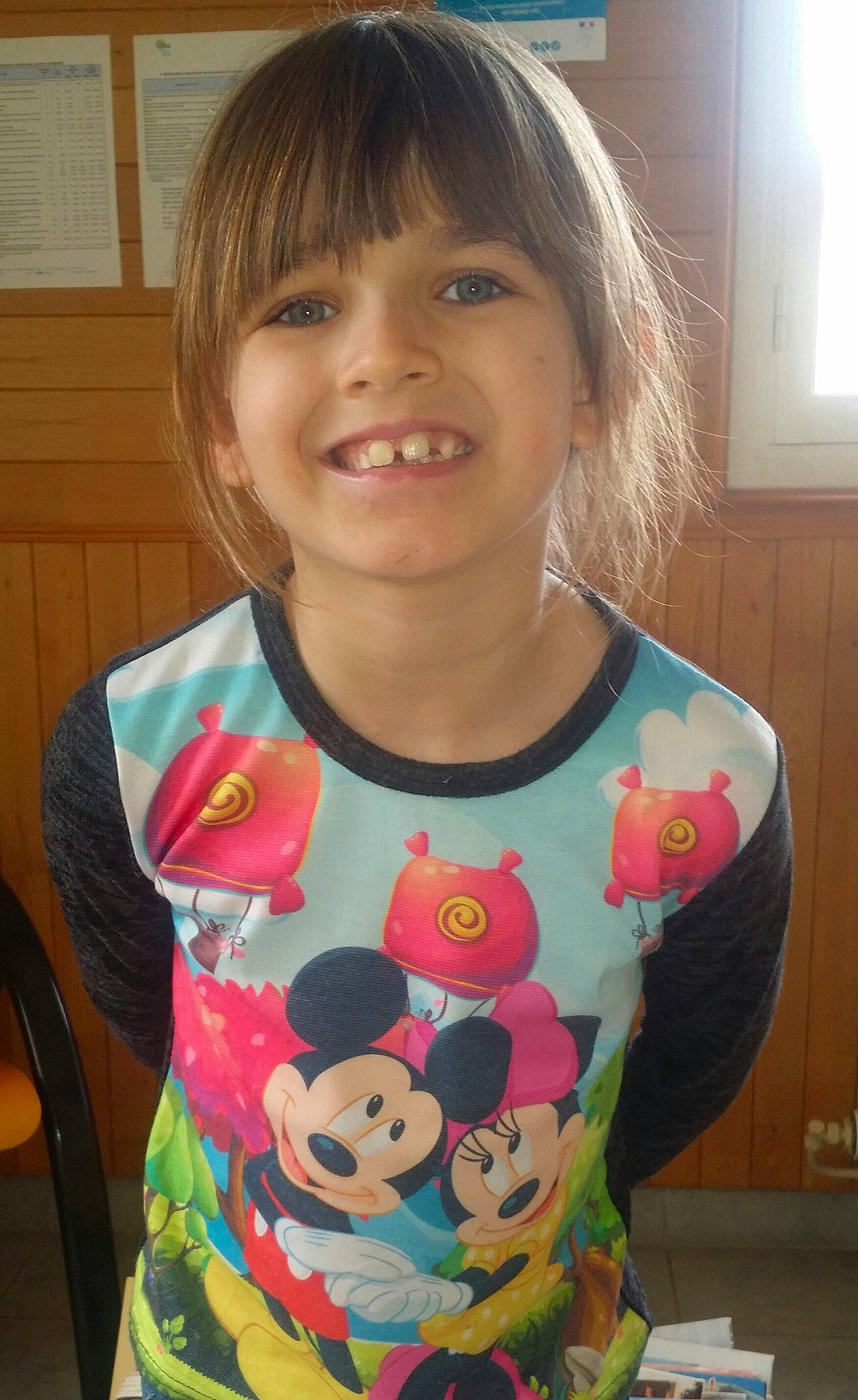 Amaya participe au concours pour gagner de l'argent avec cette photo : bangs, blond, bob_cut, feathered_hair, hime_cut, iris, joy, person, portrait_photography, tooth