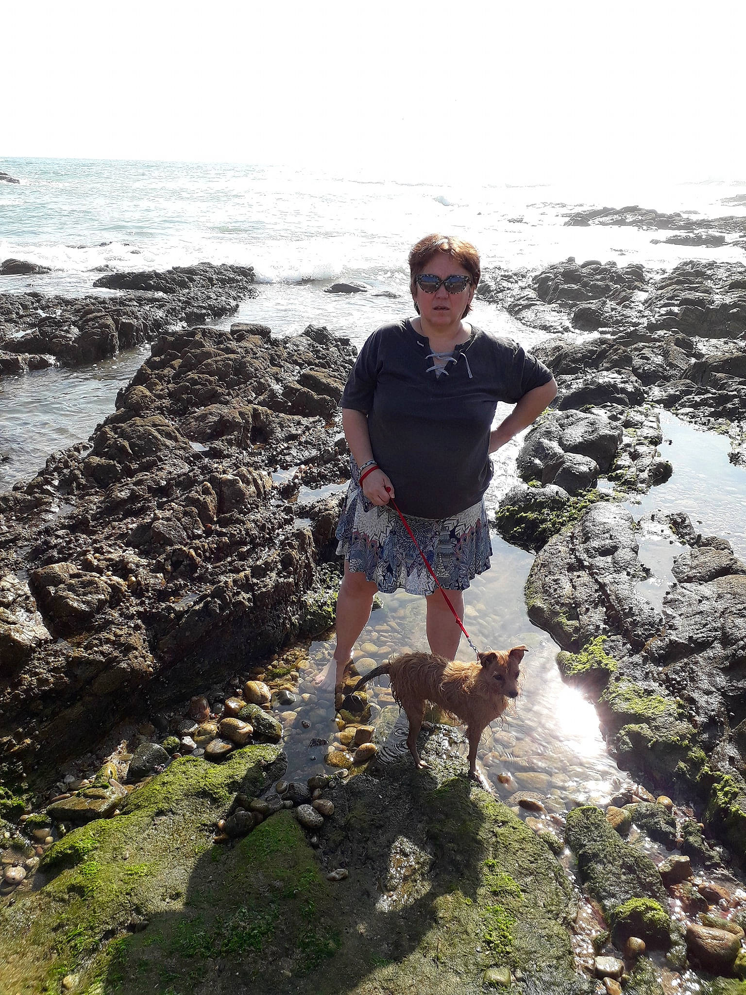 Lyna a rejoint le concours — aidez-le/la à gagner de superbes lots ! beach, cliff, coast, fun, ocean, person, recreation, rock, sea, tourism, vacation, water