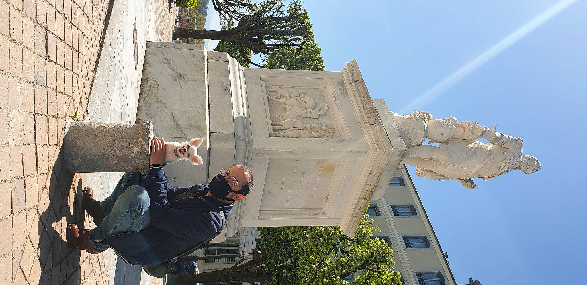 Rocky a rejoint le concours — aidez-le/la à gagner de superbes lots ! adventure, art, building, composite_material, concrete, daylighting, facade, fun, leisure, monument, recreation, sculpture, sky, tourism, travel, tree, urban_design, visual_arts, world