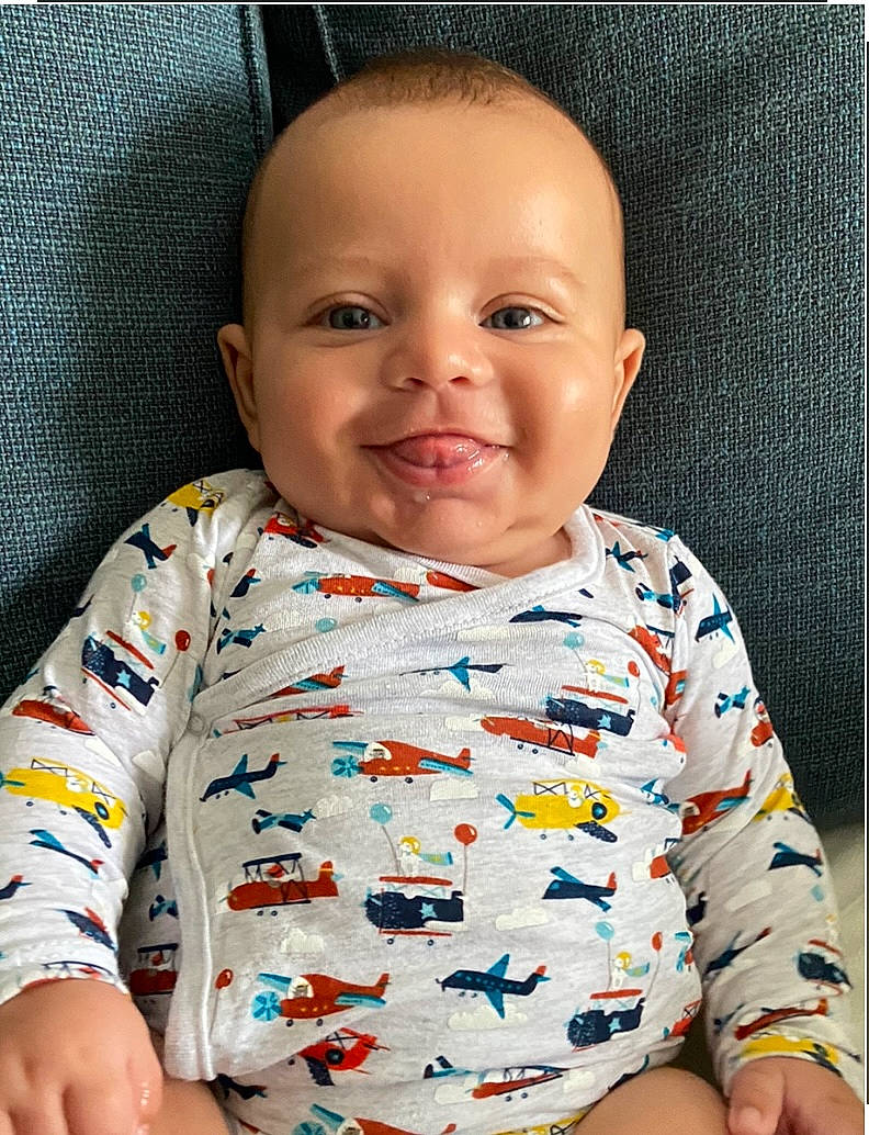 Isaiah a rejoint le concours — aidez-le/la à gagner de superbes lots ! baby_toddler_clothing, cheek, chin, comfort, eye, eyebrow, face, hair, happy, head, human_body, iris, joy, lip, mouth, nose, person, product, skin, sleeve