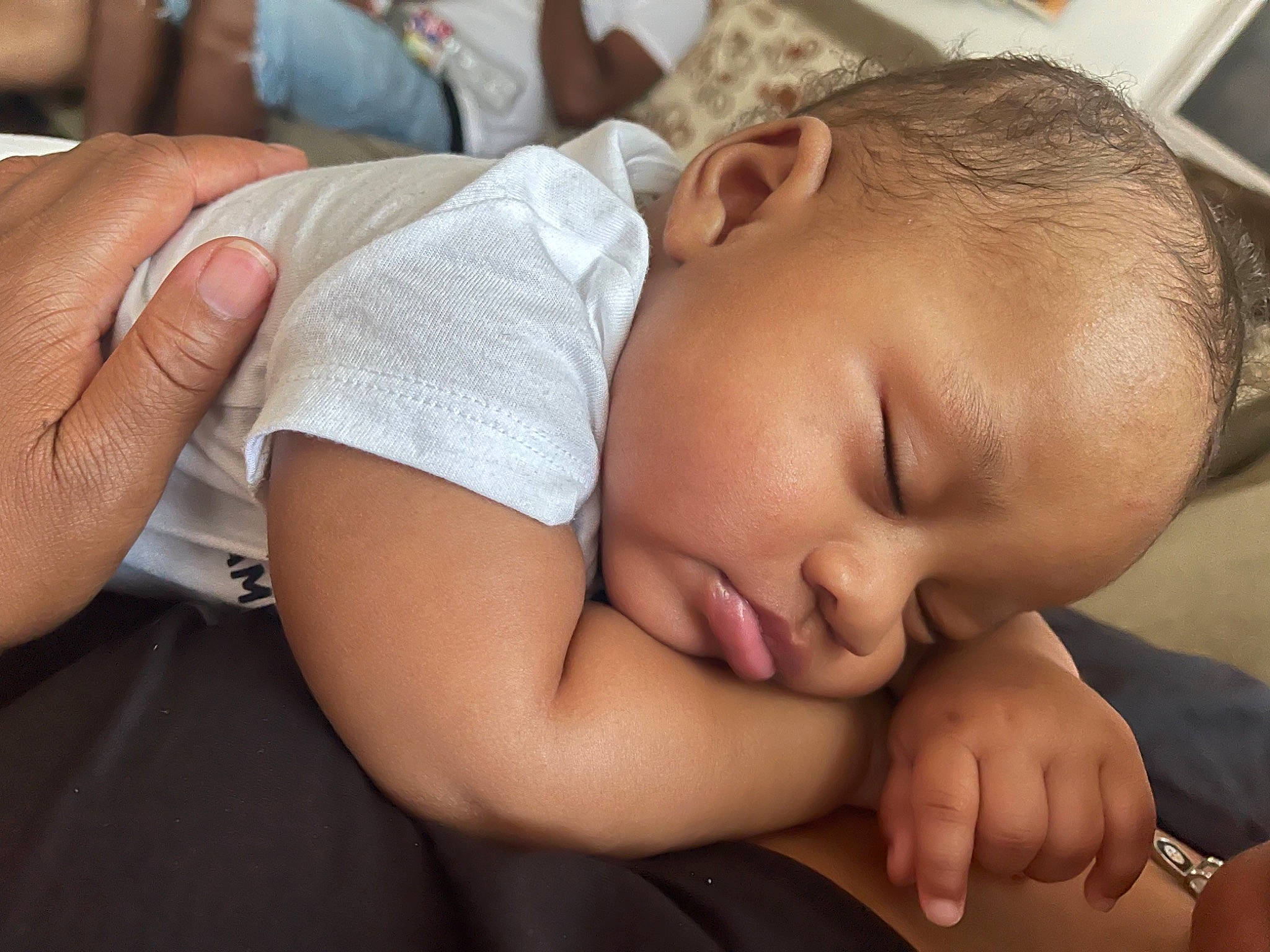 Kyng is registered to the contest to win money with this photo: baby, cheek, child, comfort, ear, eye, eyelash, facial_expression, finger, forehead, gesture, hand, happy, mouth, muscle, neck, nose, person, skin, thumb