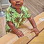 Ange Erane participe au concours pour gagner de l'argent avec cette photo : cardboard_box, child, clothing, curious, door, expression, face, floor, green_shirt, hands, indoor, modern_interior, palm_tree_print, person, portrait, standing, table, toddler, wooden_floor, young_child