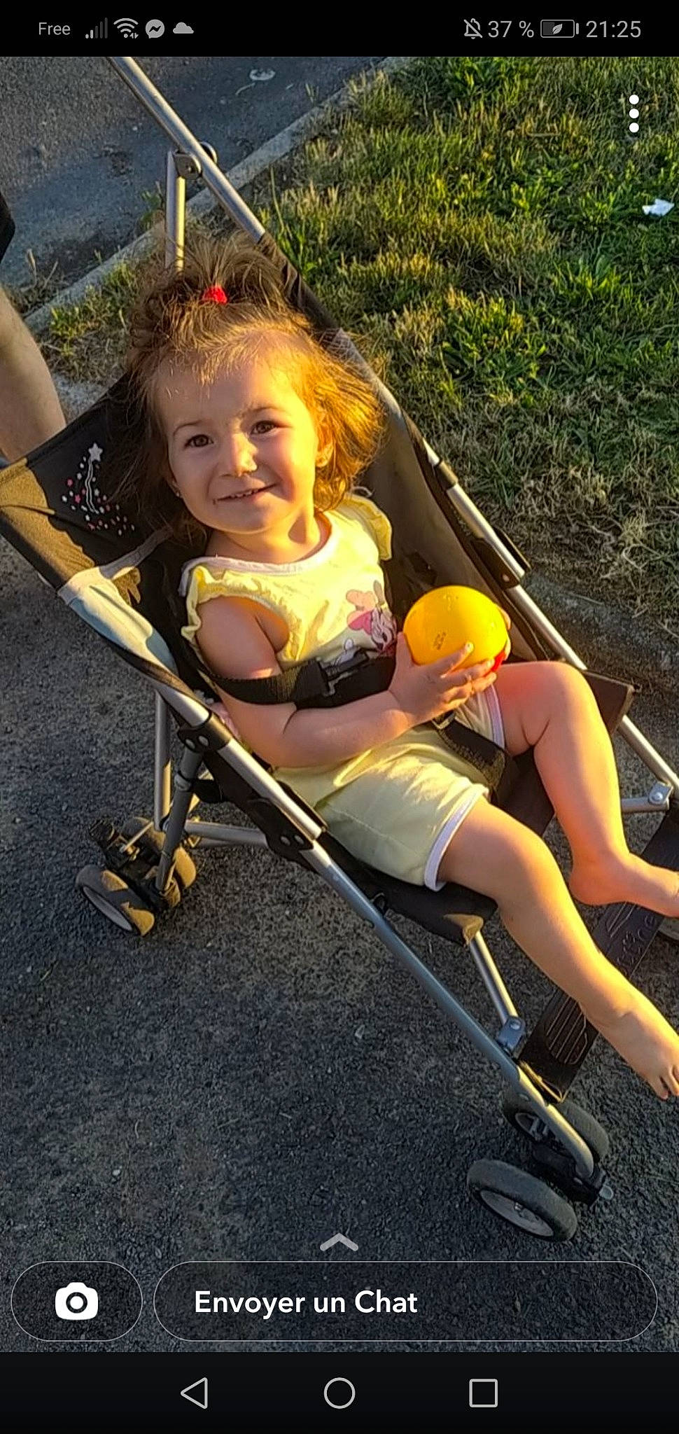 Maëlle a rejoint le concours — aidez-le/la à gagner de superbes lots ! baby, baby_carriage, baby_products, baby_toddler_clothing, eye, fun, grass, happy, human_leg, joy, leg, leisure, people_in_nature, person, plant, recreation, smile, thigh, tire, toddler