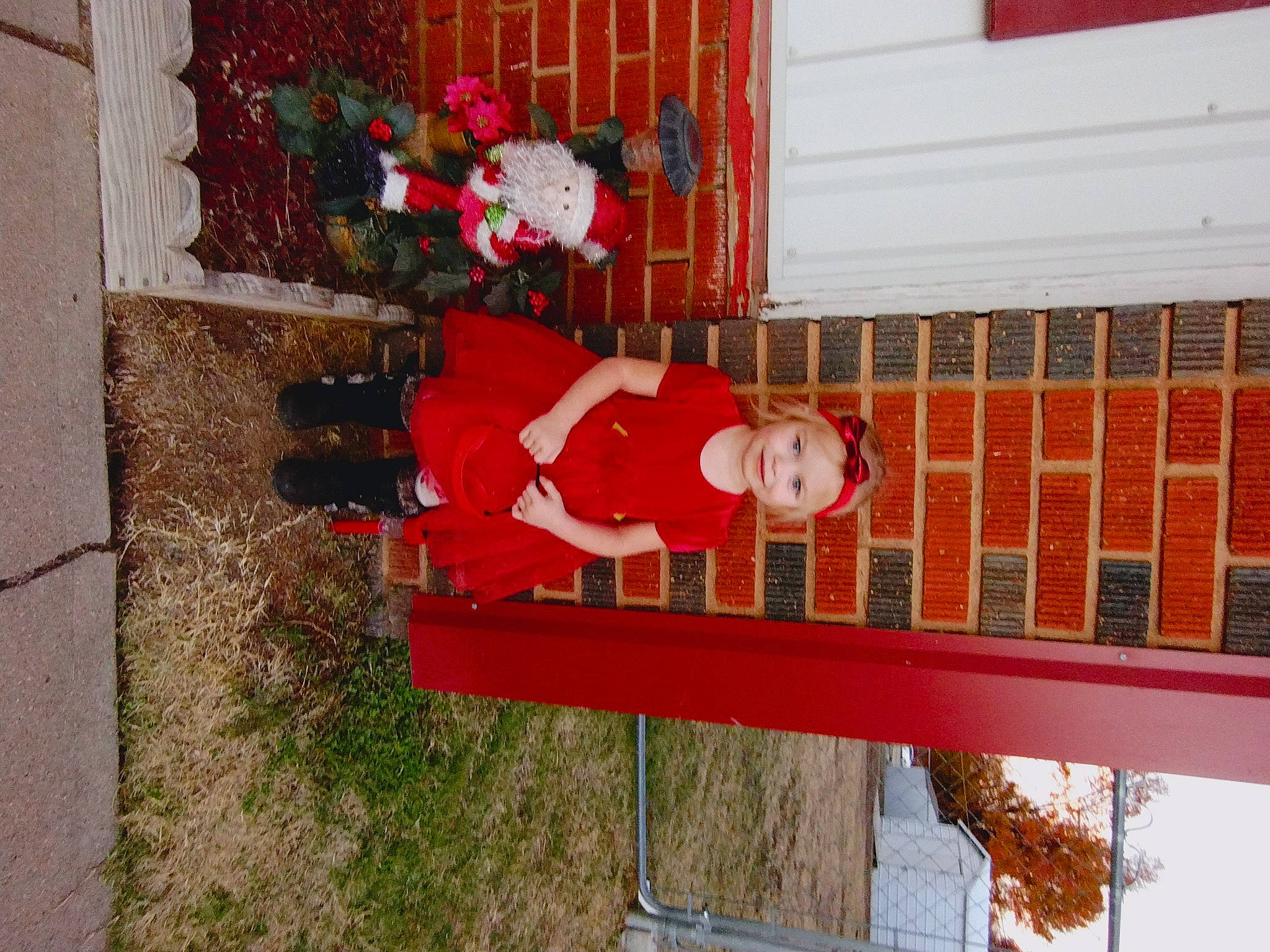 Jazzebel is registered to the contest to win money with this photo: brick, brickwork, carmine, coquelicot, floral_design, flower, headwear, houseplant, joy, person, petal, plant, red, wood