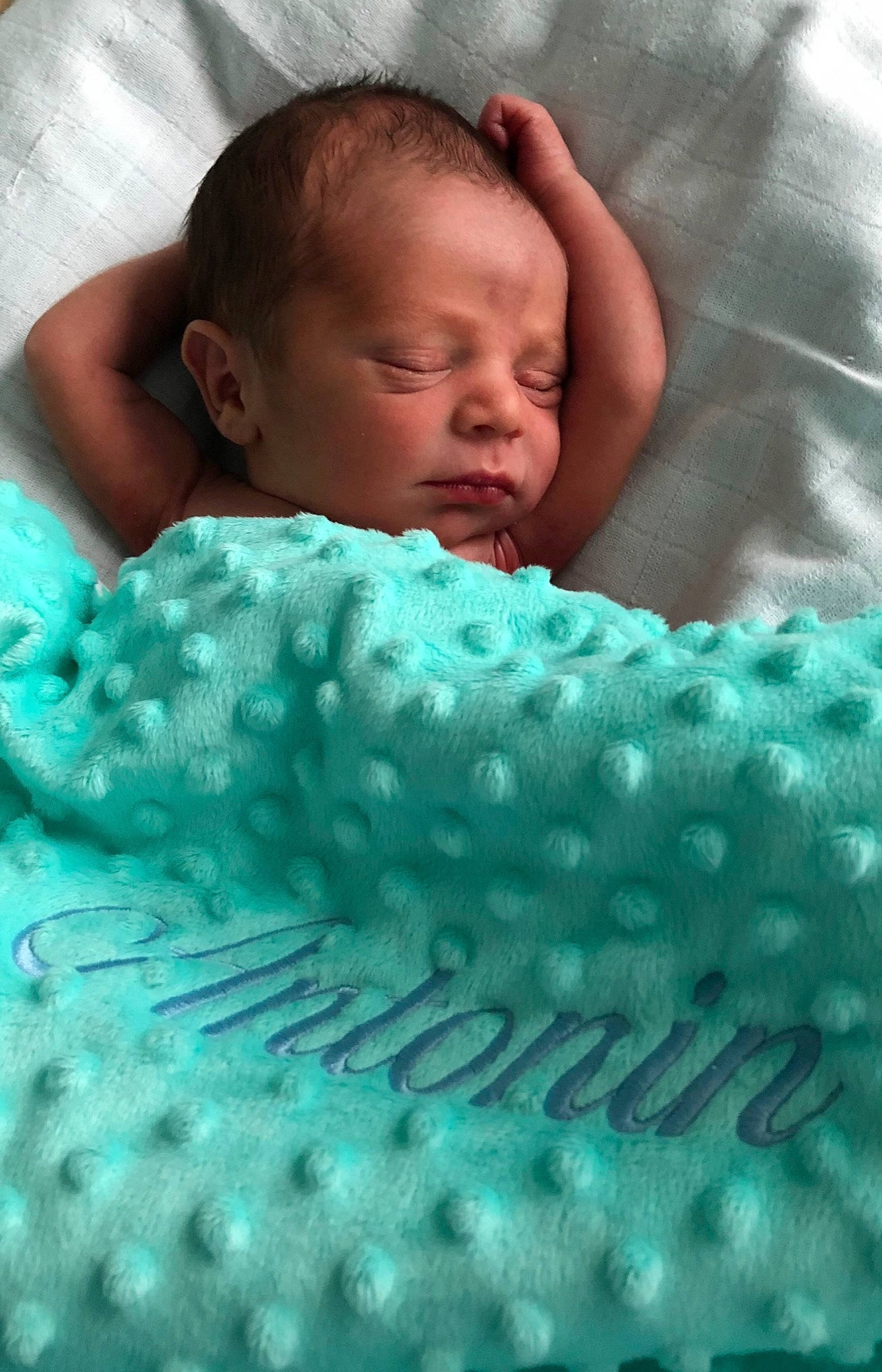 Antonin a rejoint le concours — aidez-le/la à gagner de superbes lots ! aqua, baby, baby_sleeping, bedtime, blanket, cheek, child, nap, person, skin, sleep, teal, textile, toddler, turquoise