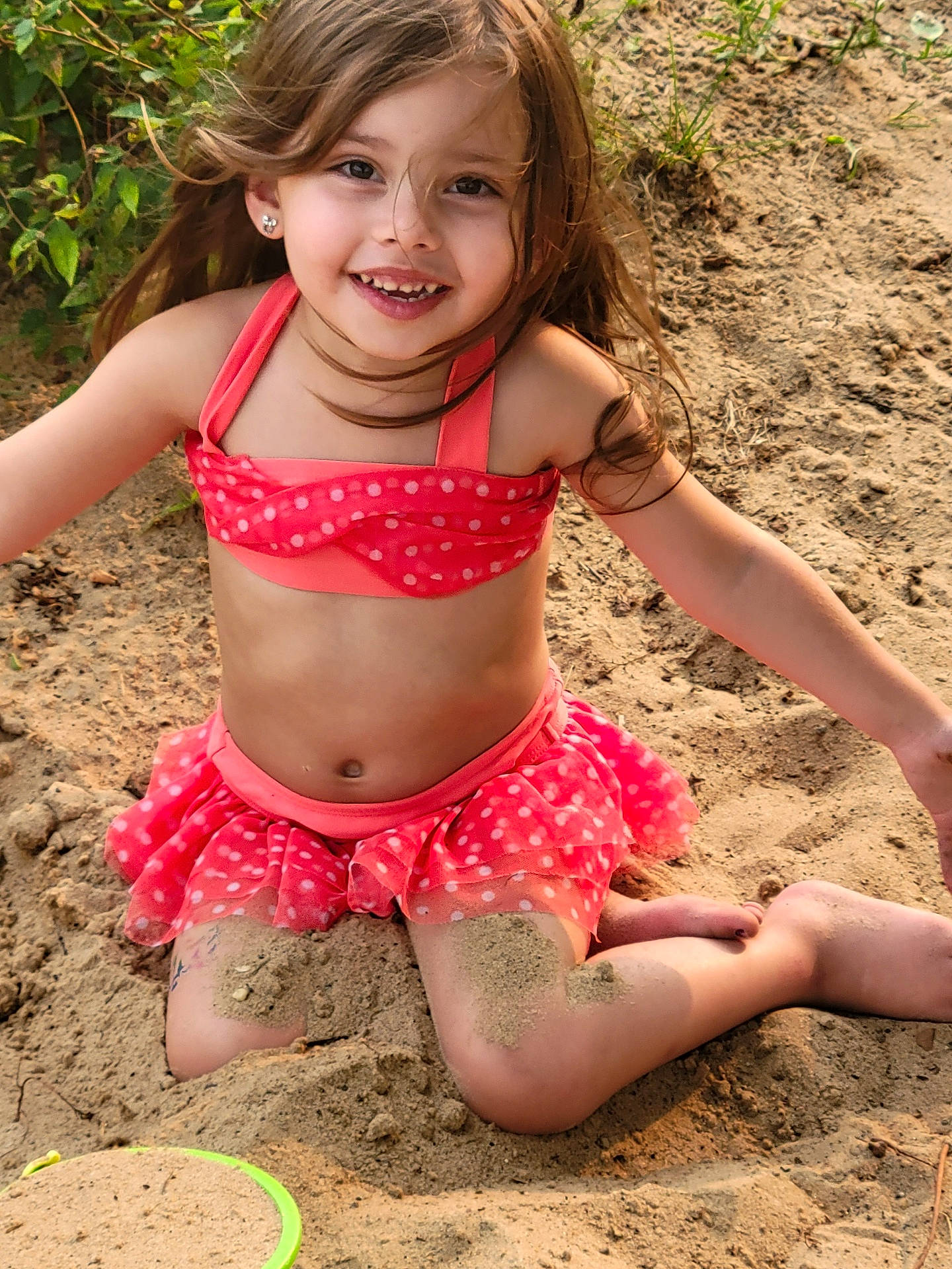 Natalia is registered to the contest to win money with this photo: chest, eye, face, facial_expression, fun, grass, green, happy, head, joy, leg, people_in_nature, person, photograph, pink, plant, skin, smile, summer, thigh