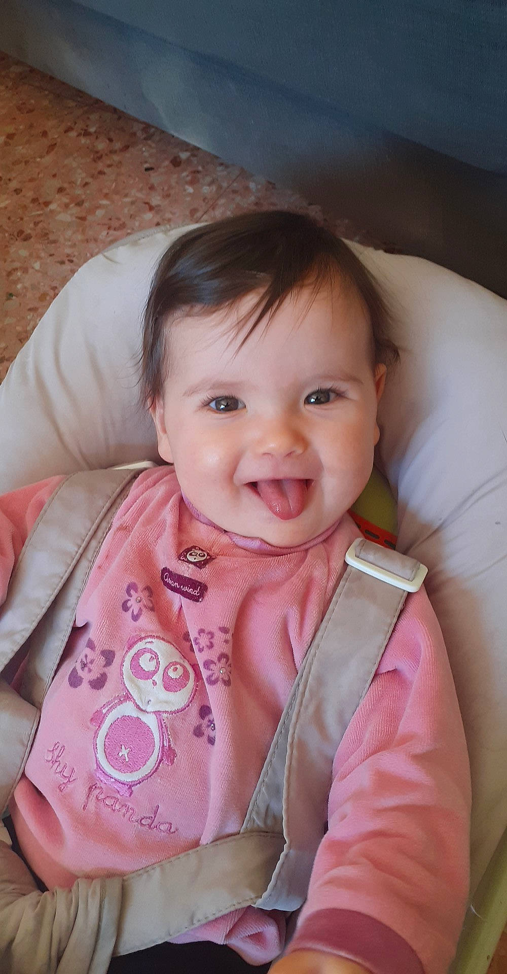 Ashley a rejoint le concours — aidez-le/la à gagner de superbes lots ! baby_toddler_clothing, cheek, chin, comfort, eye, eyebrow, face, happy, head, iris, lip, mouth, neck, nose, outerwear, person, pink, shoulder, skin, sleeve