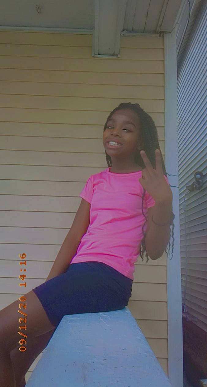 Desiraee is registered to the contest to win money with this photo: abdomen, active_pants, arm, chest, elbow, joint, joy, knee, magenta, neck, person, pink, shoulder, sleeve, smile, sportswear, stomach, t_shirt, thigh, trunk