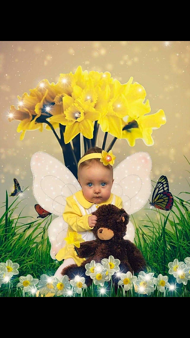 Courtney is registered to the contest to win money with this photo: art, flower, illustration, membrane_winged_insect, narcissus, painting, person, photography, plant, spring, still_life, yellow