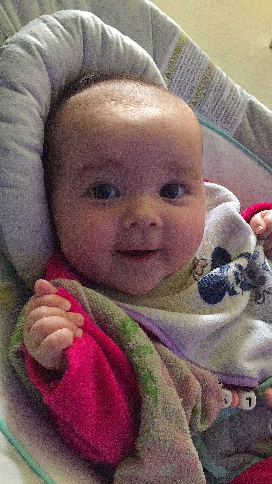 Lynna a rejoint le concours — aidez-le/la à gagner de superbes lots ! baby, baby_toddler_clothing, cheek, chin, comfort, eye, eyebrow, face, facial_expression, head, iris, lip, mouth, nose, organ, outerwear, person, photograph, skin, sleeve