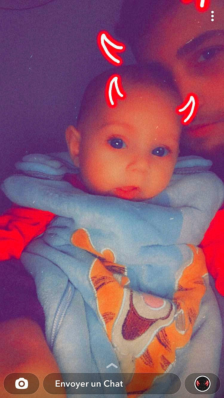 Mayna participe au concours pour gagner de l'argent avec cette photo : baby_toys, carmine, cheek, child, cool, doll, electric_blue, fictional_character, lip, magenta, nose, orange, person, pink, plastic, plush, room, skin, stuffed_toy, textile