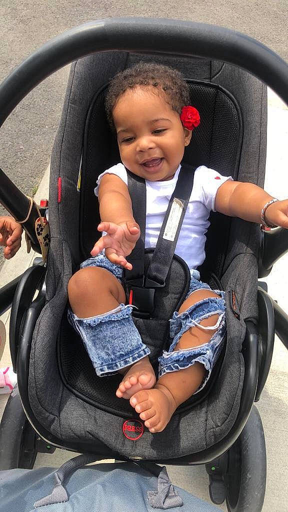 Iyena participe au concours pour gagner de l'argent avec cette photo : auto_part, baby, baby_carriage, baby_in_car_seat, baby_products, car, car_seat, child, comfort, joy, person, product, seat_belt, steering_part, steering_wheel, toddler, vacation, vehicle