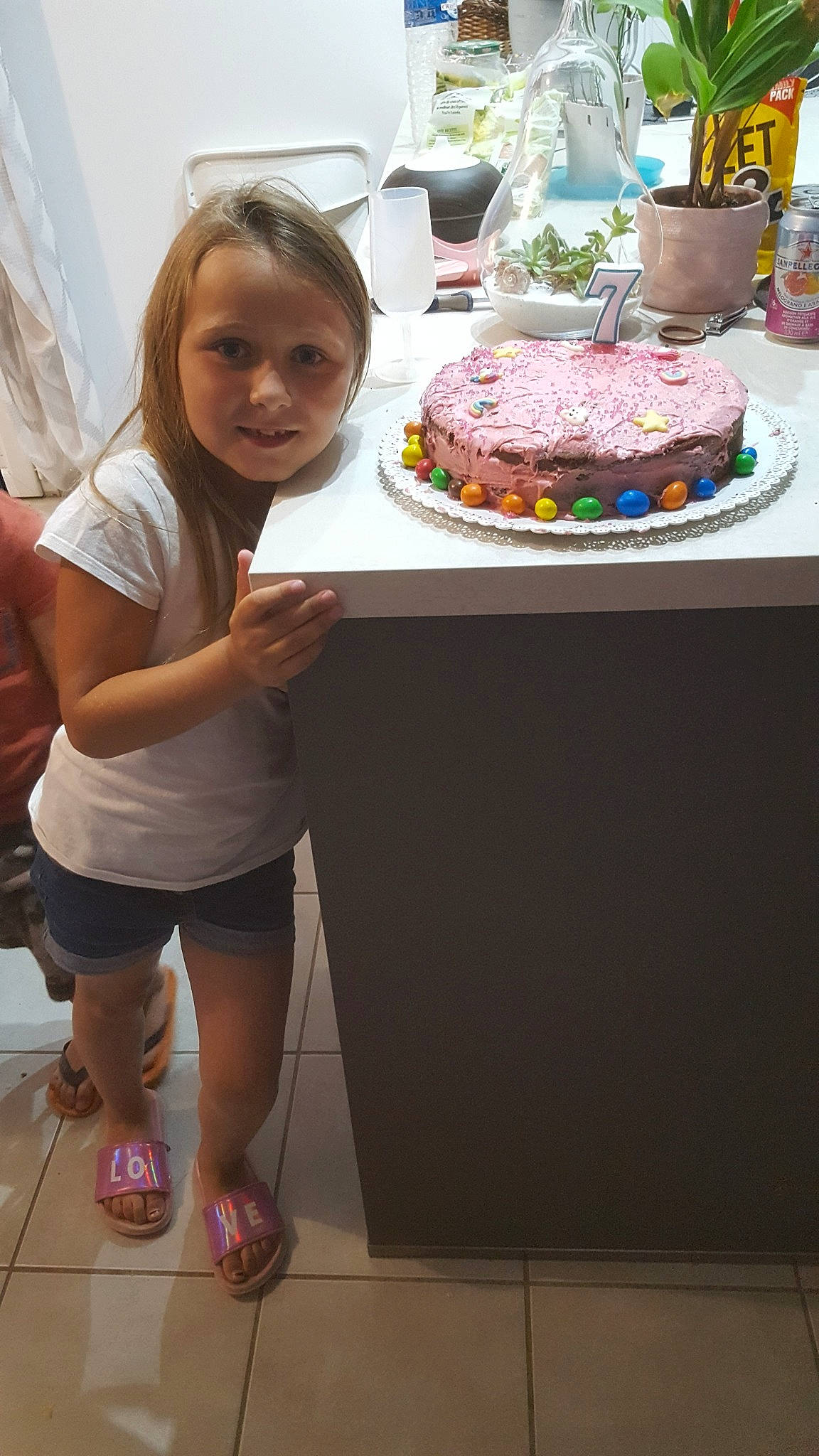 Shanon a rejoint le concours — aidez-le/la à gagner de superbes lots ! baked_goods, baking, birthday_cake, buttercream, cake, cake_decorating, child, cuisine, dessert, dish, food, icing, person, torte
