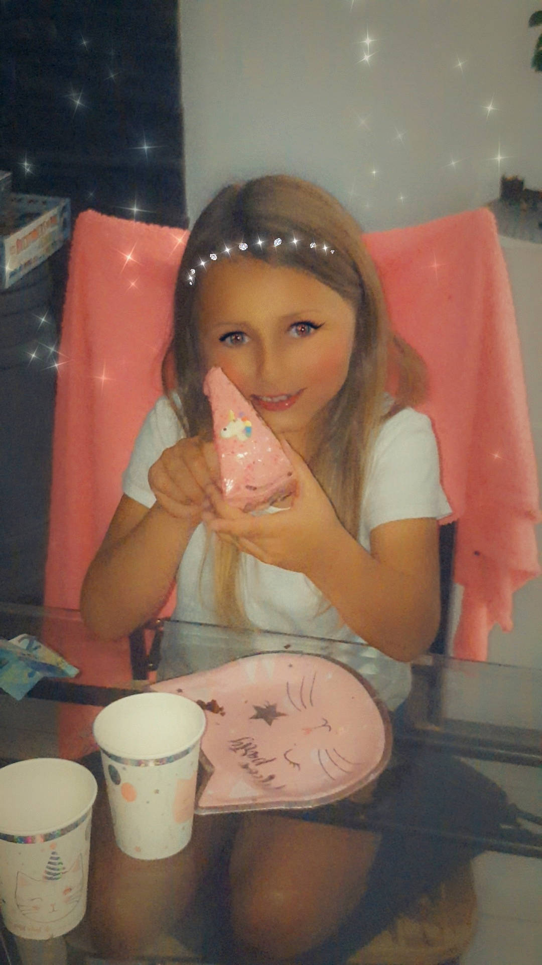 Shanon a rejoint le concours — aidez-le/la à gagner de superbes lots ! child, joy, long_hair, person