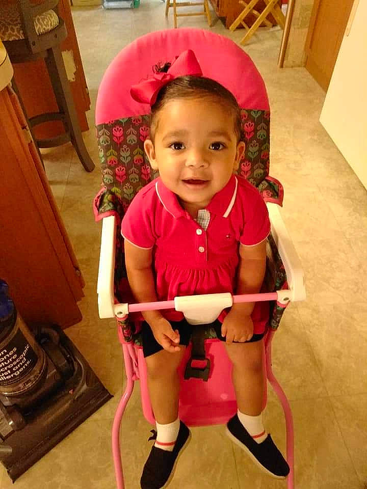 Symphanie is registered to the contest to win money with this photo: child, knee, leg, person, pink, skin, smile, thigh, toddler