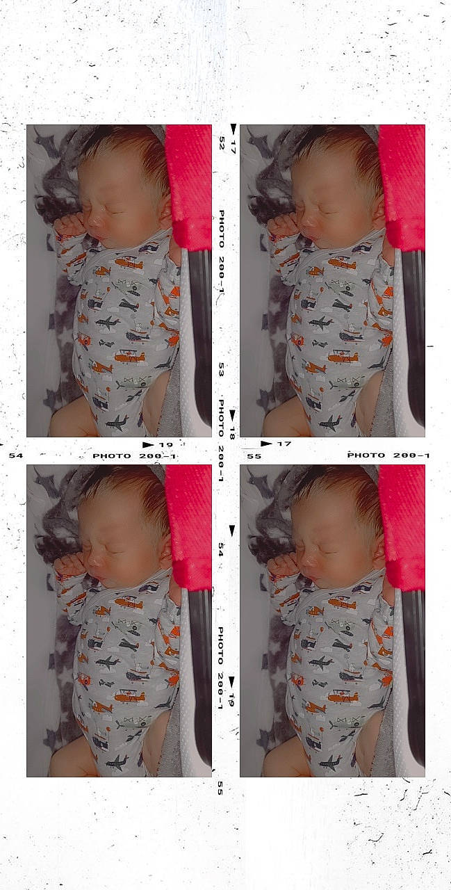 Aymeric a rejoint le concours — aidez-le/la à gagner de superbes lots ! arm, baby_toddler_clothing, clothing, collar, face, facial_expression, finger, font, gesture, hand, head, human, outerwear, person, photograph, pink, product, skin, sleeve, textile