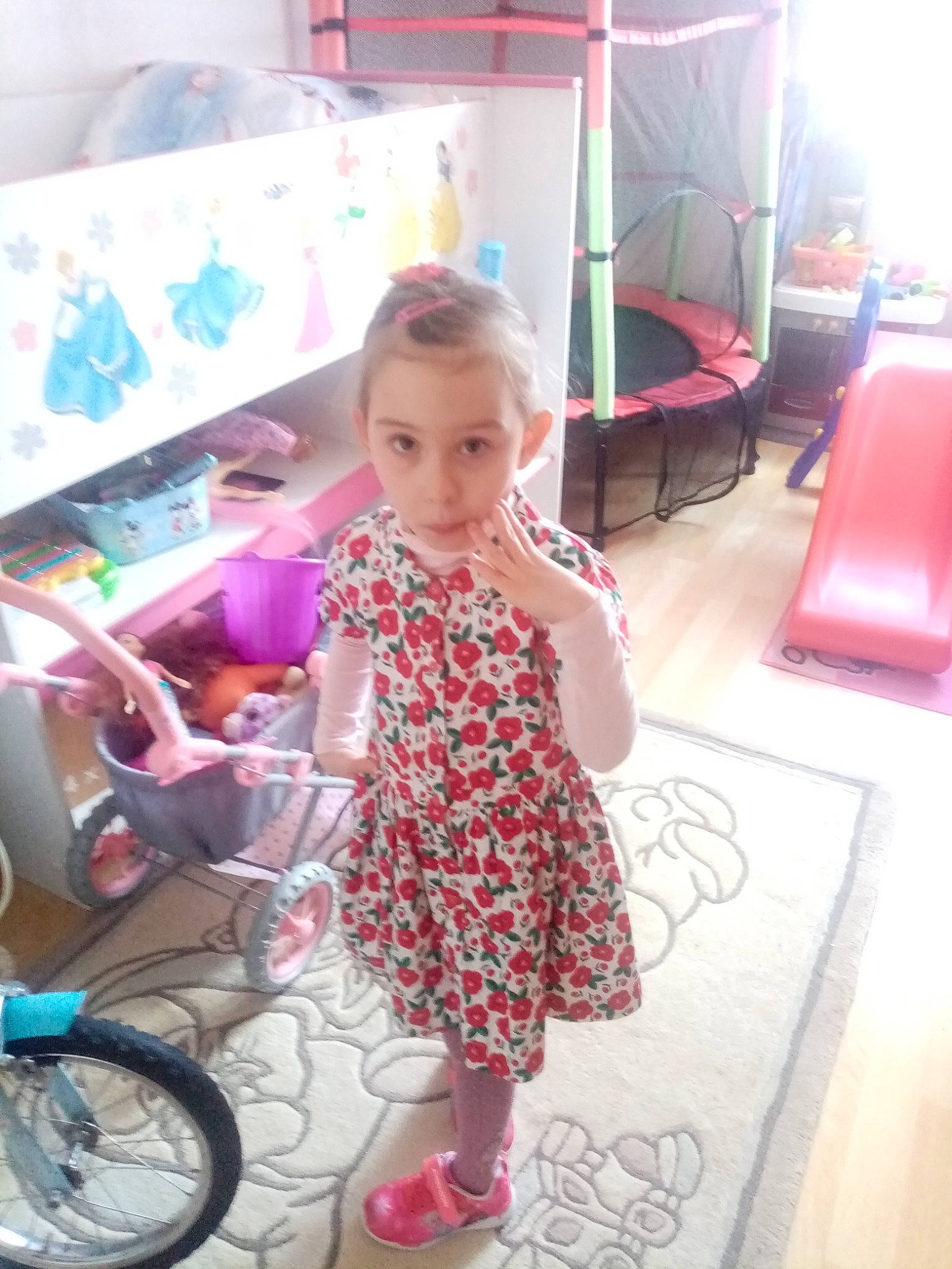 Inea Kilia Sia participe au concours pour gagner de l'argent avec cette photo : beauty, bicycle, bicycle_tire, bicycle_wheel, chair, child, design, dress, fun, happy, leisure, magenta, person, photograph, pink, product, sandal, snapshot, tire, toddler