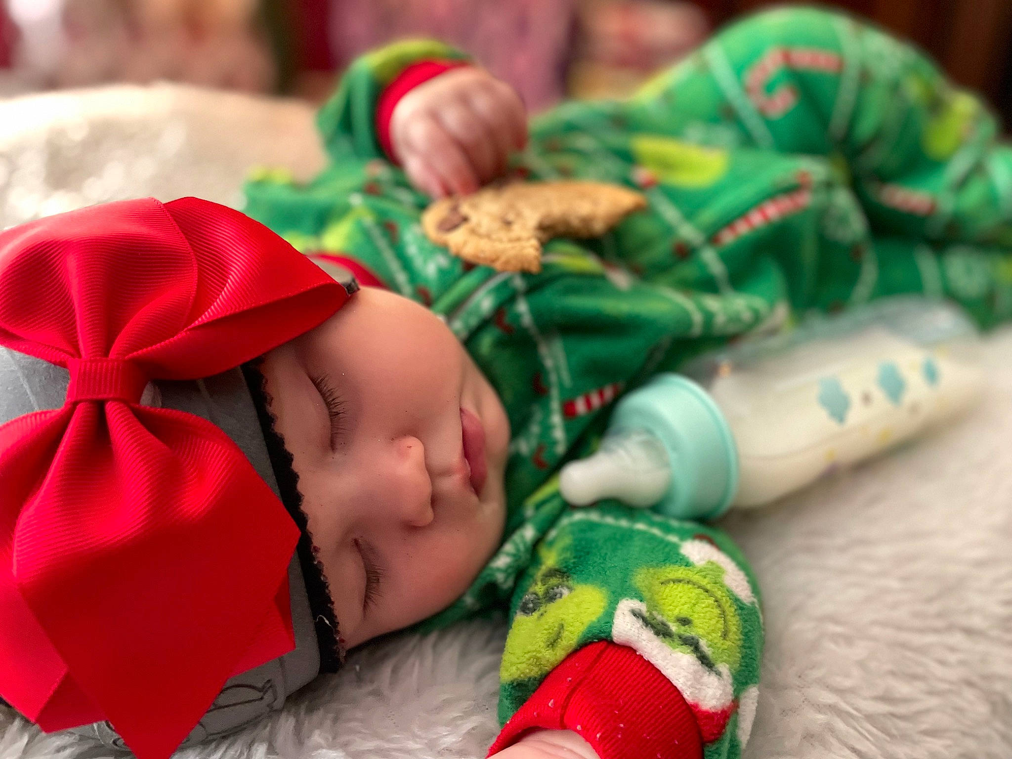Amelia is registered to the contest to win money with this photo: baby, baby_products, baby_sleeping, baby_toddler_clothing, cap, carmine, child, comfort, event, fun, green, happy, headwear, holiday, pattern, person, play, red, skin, textile