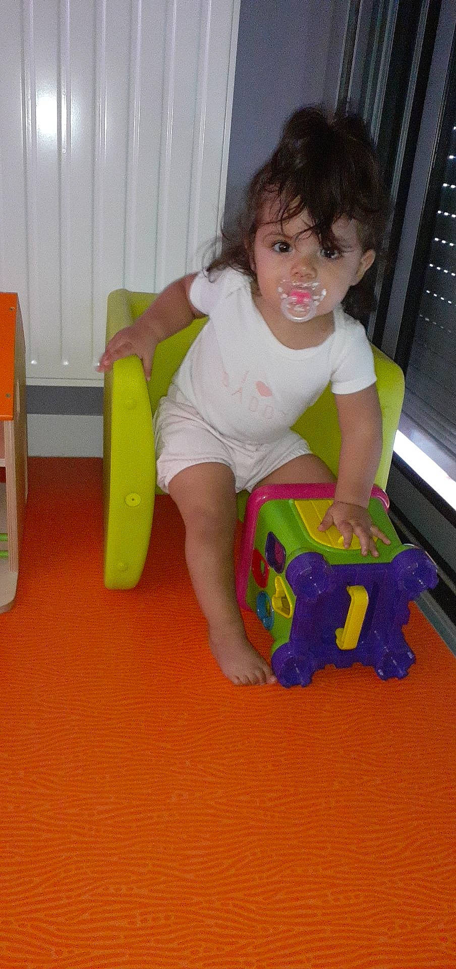 Aicha a rejoint le concours — aidez-le/la à gagner de superbes lots ! baby_toys, child, person, play, playset, sitting, toddler, toy