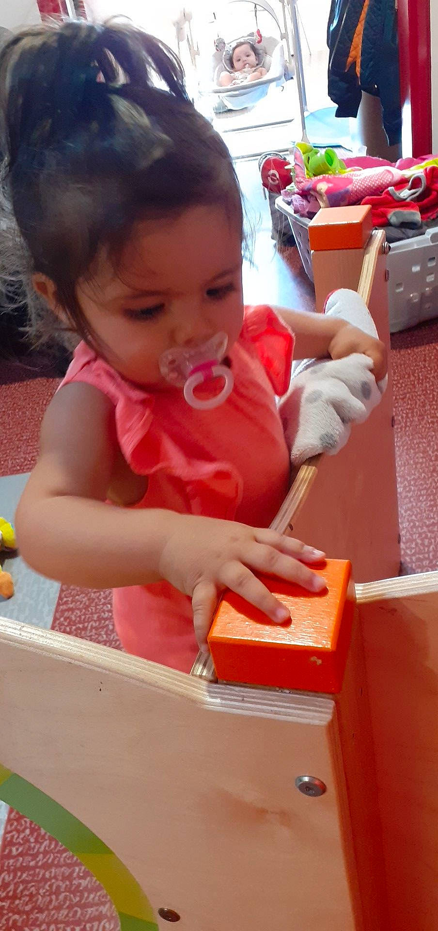 Aicha a rejoint le concours — aidez-le/la à gagner de superbes lots ! baby, child, person, play, toddler