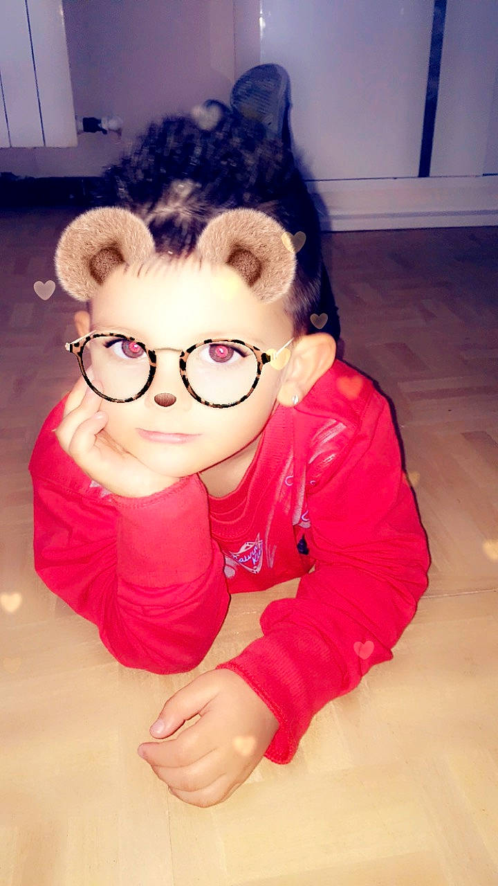 Tino participe au concours pour gagner de l'argent avec cette photo : cool, ear, eyewear, fun, fur, glasses, head, nose, outerwear, person, pink, plush, smile, snout, stuffed_toy, textile, vision_care