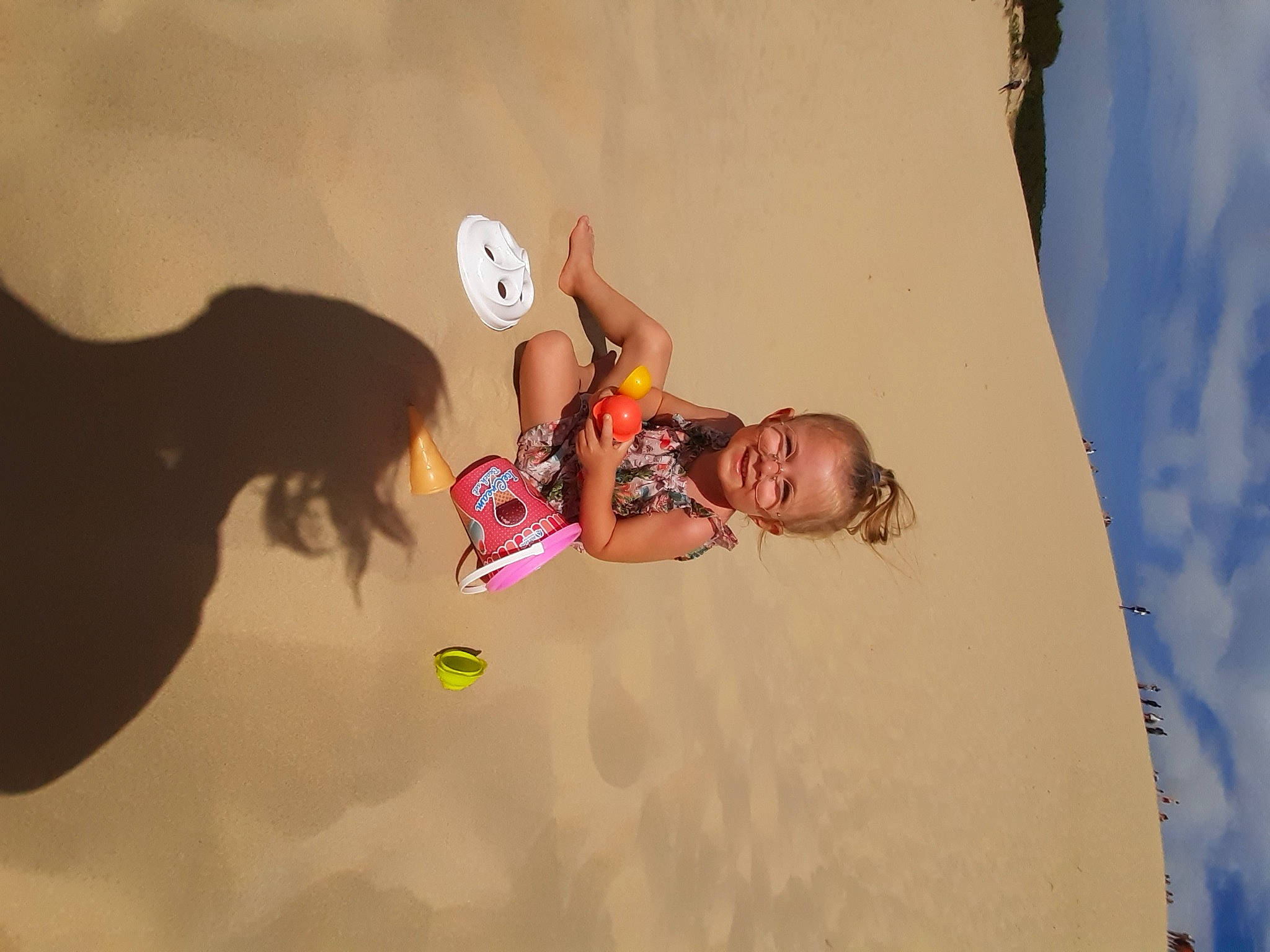 Eloïse a rejoint le concours — aidez-le/la à gagner de superbes lots ! adventure, beach, body_of_water, child, cloud, flash_photography, fun, hairstyle, happy, joy, landscape, leisure, ocean, people_in_nature, people_on_beach, person, recreation, sand, sky, sunlight