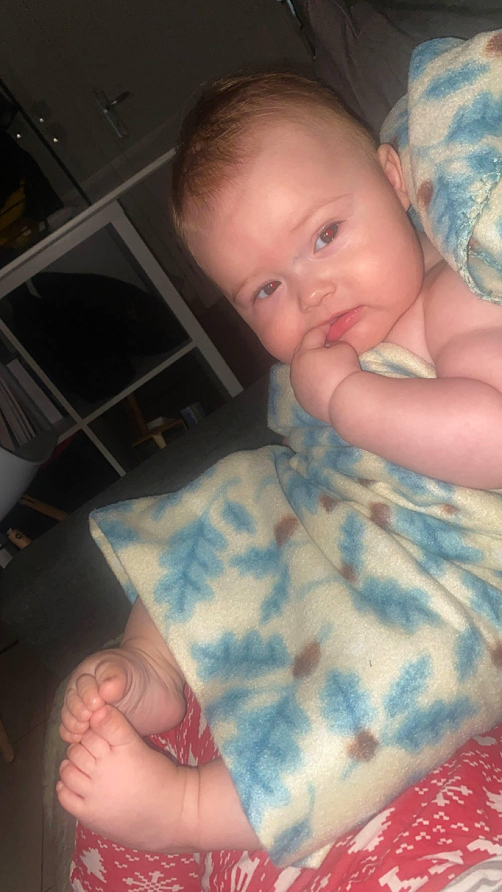 Emilio participe au concours pour gagner de l'argent avec cette photo : baby, baby_toddler_clothing, cheek, child, comfort, eye, finger, gesture, hairstyle, head, linens, lip, mouth, neck, nose, person, pink, skin, sleeve, thumb