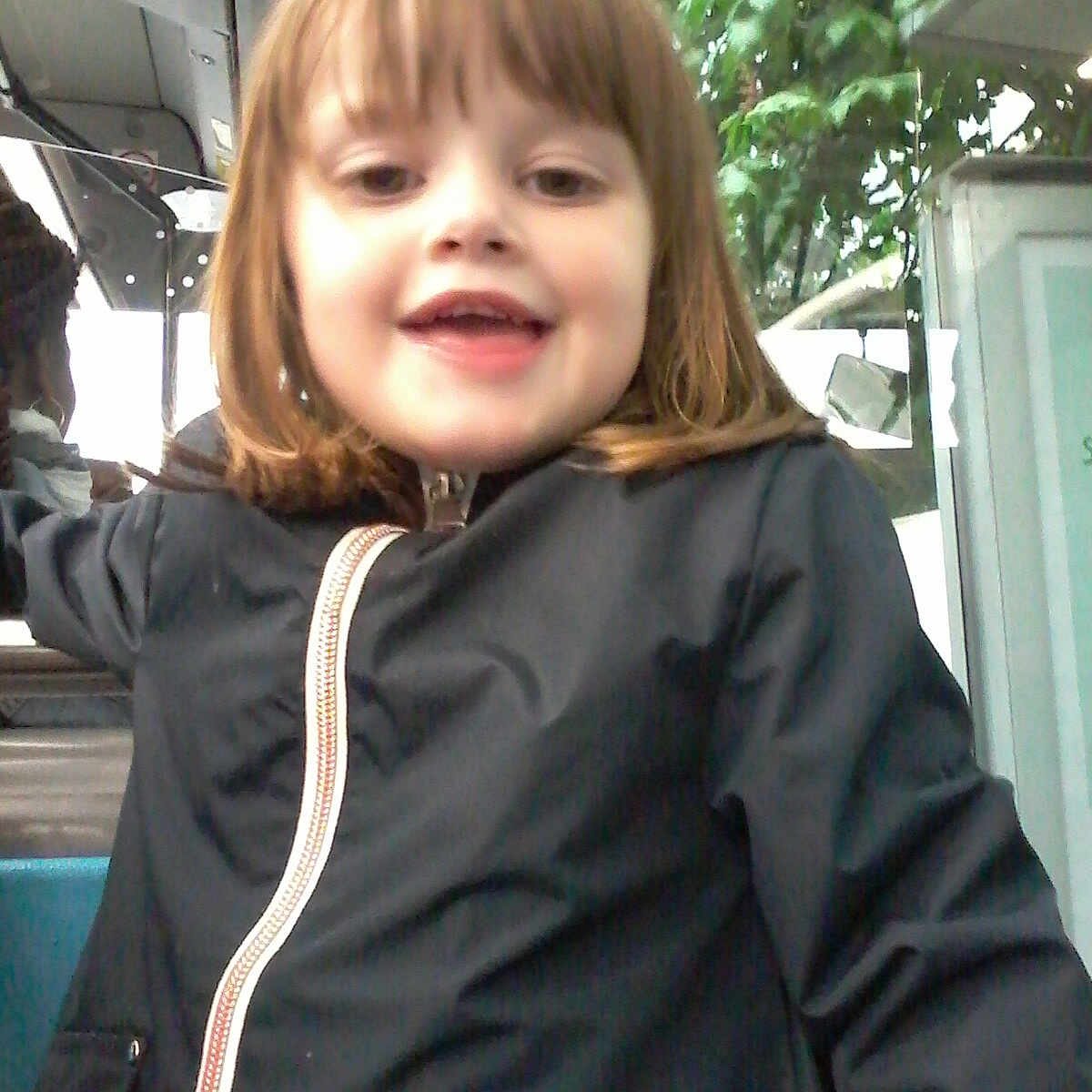 Oxana a rejoint le concours — aidez-le/la à gagner de superbes lots ! child, jacket, outerwear, person, smile