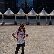 Oxana a rejoint le concours — aidez-le/la à gagner de superbes lots ! child, girl, outdoor, sunlight, shadow, sunglasses, cap, tshirt, pants, shoes, building, tent, standing, confident, casual, daytime, person, backpack, urban, street