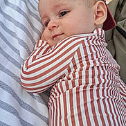 Raphaël participe au concours pour gagner de l'argent avec cette photo : apparel, baby, blanket, blue, cap, cheek, child, cute, face, green, hat, infant, laying, multicolor, outdoor, pattern, resting, smile, striped_blanket, striped_shirt