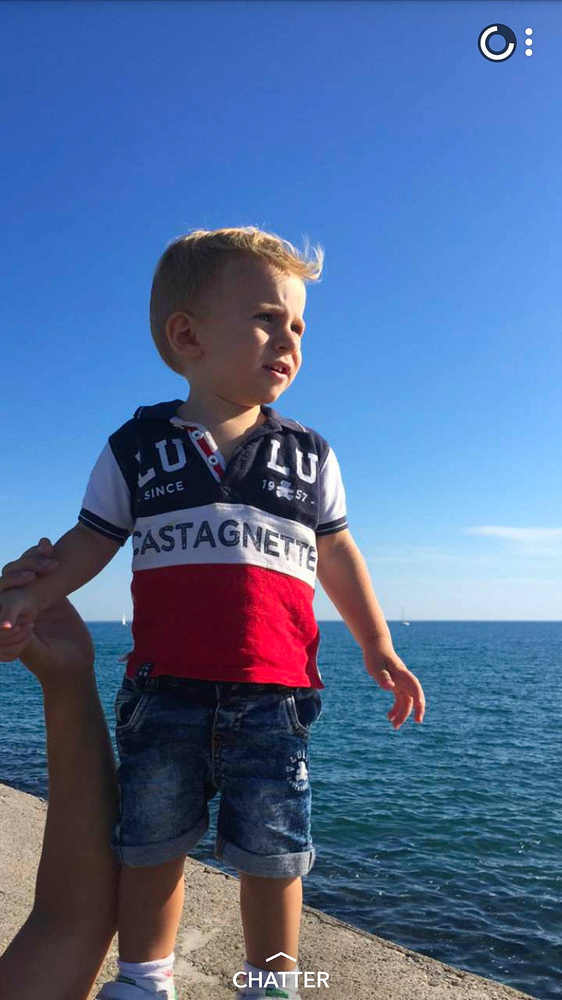 Timéo a rejoint le concours — aidez-le/la à gagner de superbes lots ! beach, blue, boy, child, fun, leisure, male, person, recreation, red, sea, sky, smile, standing, summer, t_shirt, toddler, tourism, travel, vacation