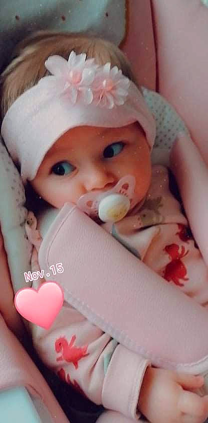 Myliana a rejoint le concours — aidez-le/la à gagner de superbes lots ! baby, baby_sleeping, baby_toddler_clothing, beauty, cap, cheek, child, eye, eyelash, facial_expression, finger, hand, headwear, lip, nail, organ, person, pink, skin, textile