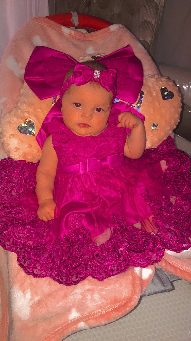 Tchency a rejoint le concours — aidez-le/la à gagner de superbes lots ! baby_toddler_clothing, cheek, day_dress, doll, dress, embellishment, eyelash, headwear, magenta, one_piece_garment, pattern, person, pink, plush, purple, ruffle, sleeve, stuffed_toy, textile, toy